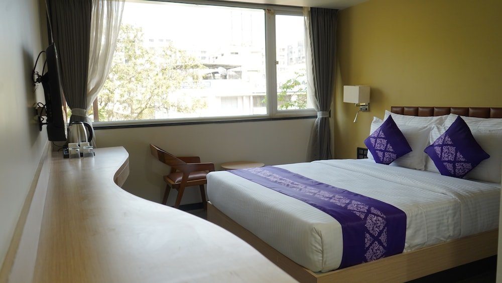Deluxe Double room Purple Beds
