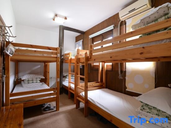 Кровать в общем номере (мужской номер) Xiaoshanlou International Youth Hostel