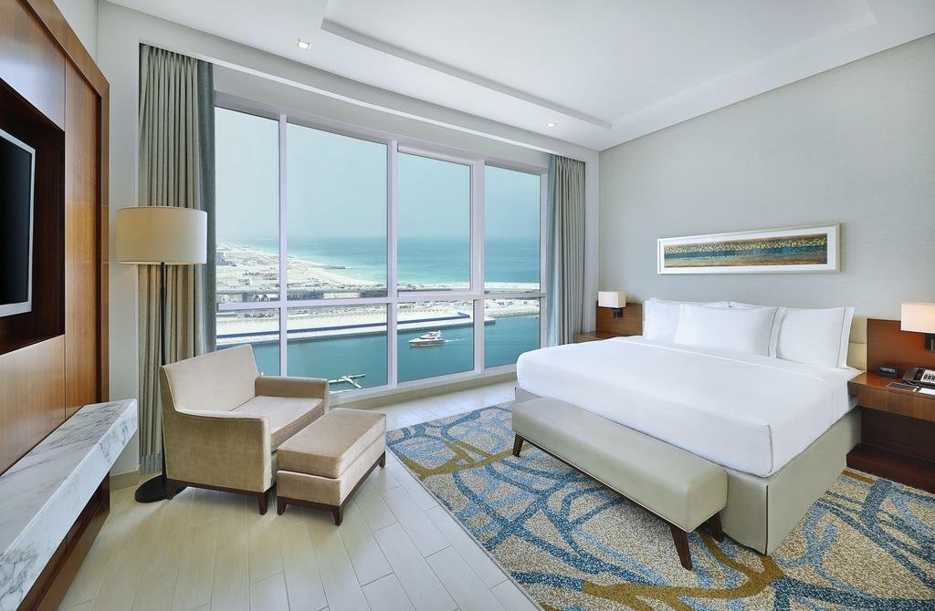 Люкс семейный с 2 комнатами с балконом DoubleTree by Hilton Dubai Jumeirah Beach