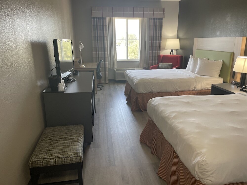Четырёхместный номер Standard Country Inn & Suites by Radisson, College Station, TX