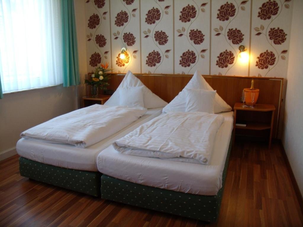 Standard Doppel Zimmer Landhotel Zum Niestetal