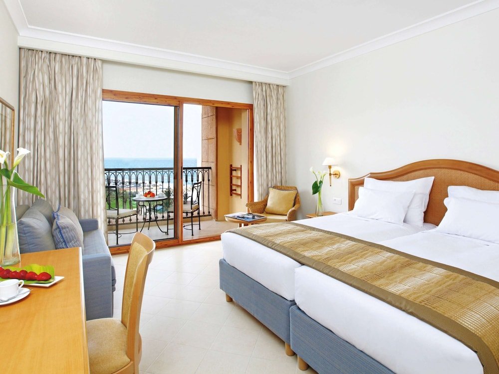 Одноместный номер Classic с балконом и с частичным видом на море Mövenpick Resort & Marine Spa Sousse
