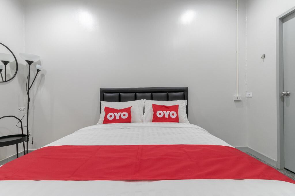 Номер Economy OYO 818 Suksomboon Residence