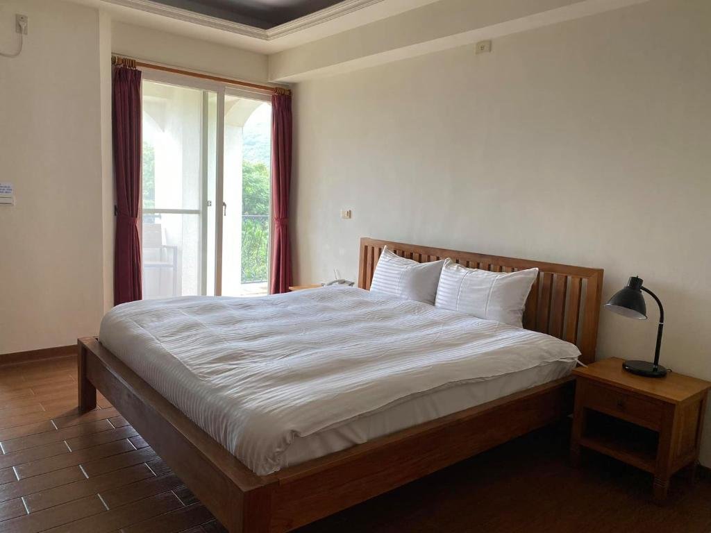 Standard Double room with balcony Mamalulu Hostel