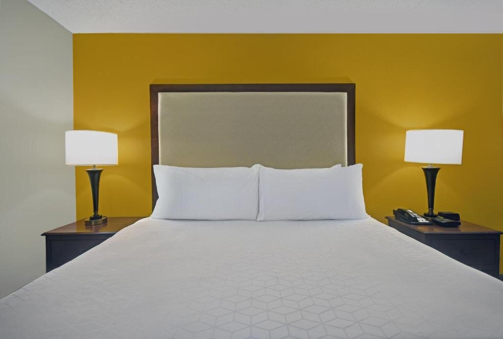 Номер Premium Holiday Inn Express & Suites Cincinnati Riverfront, an IHG Hotel