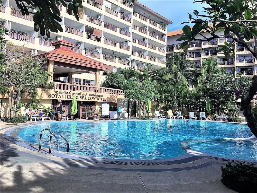 Standard Zimmer Royal hill resort pattaya corner condo with sea & pool views