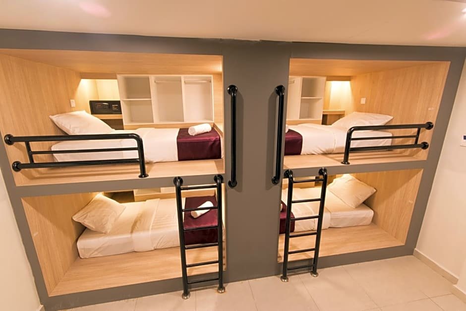 Кровать в общем номере (женский номер) Hotel Darulmakmur Lodge Kuantan