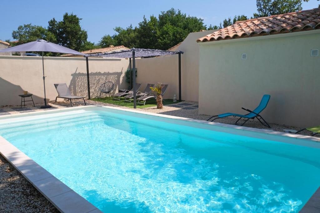 Villa Maison familiale avec piscine privée et sécurisée située à Caumont sur Durance dans le Vaucluse pour 6 personnes LS6-341 AUSSADO