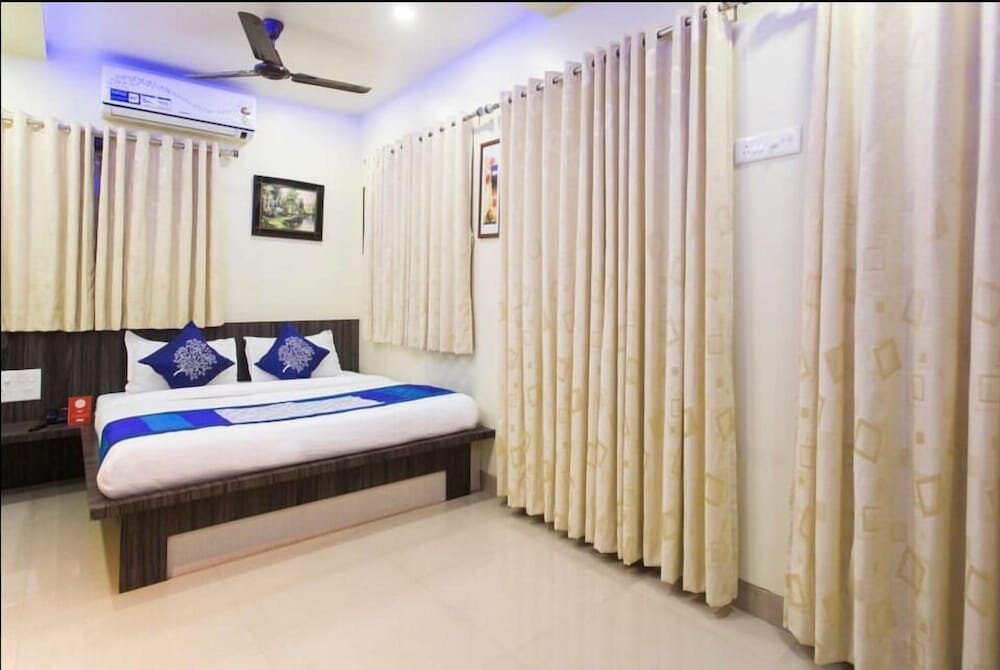 Deluxe room Hotel Shri Niwas Executive