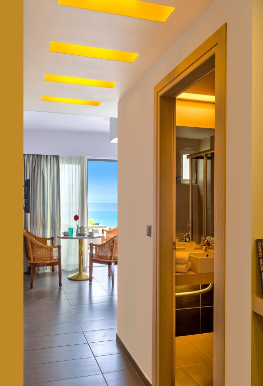 Трёхместный номер Superior с видом на море Palm Beach Hotel Apartments