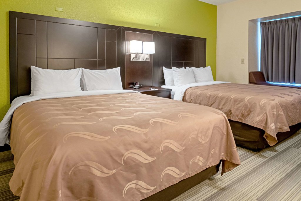 Standard Quadruple room Quality Inn & Suites