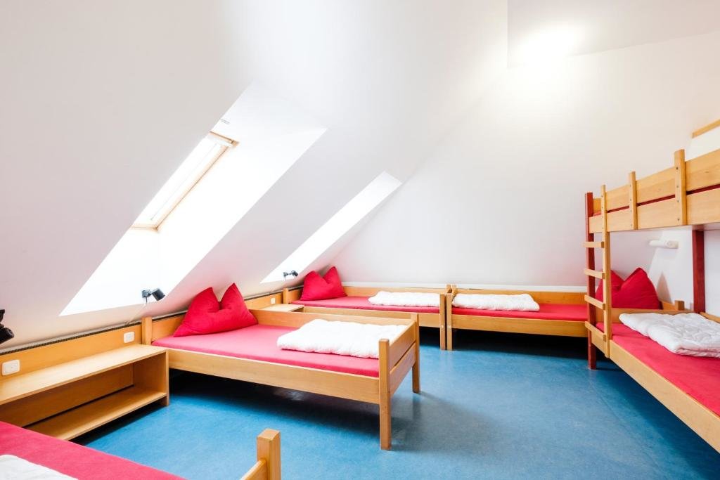 Кровать в общем номере HI Hostel Jugendherberge Passau