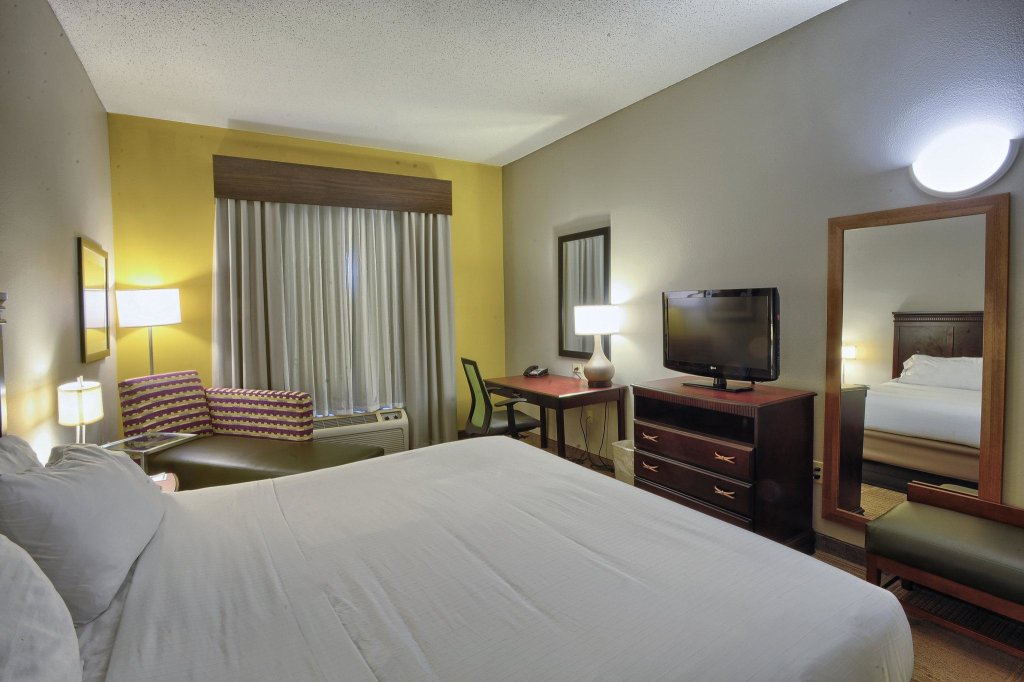 Standard room Holiday Inn Express Hotel & Suites Pell City