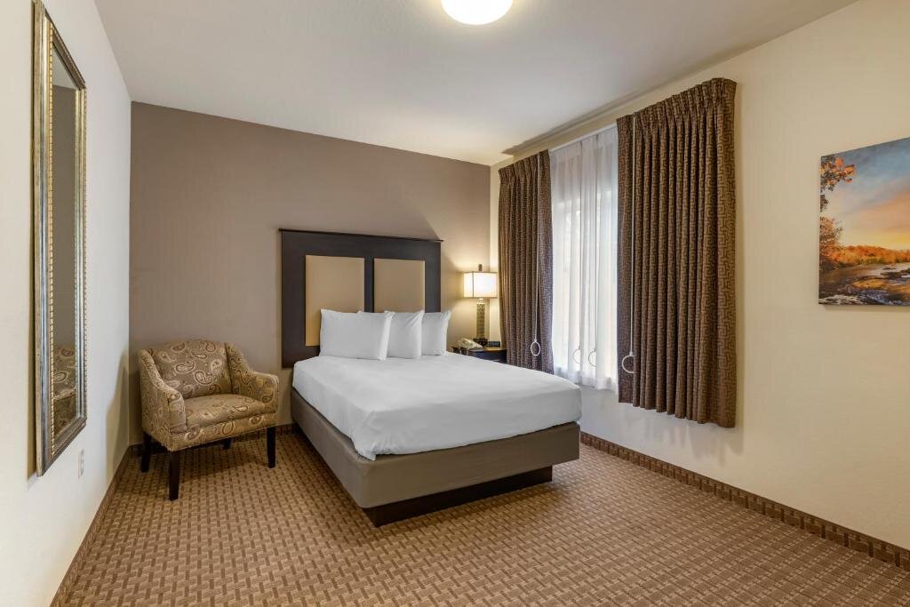 Standard Dreier Zimmer Stay-Over Suites - Fort Gregg-Adams Area