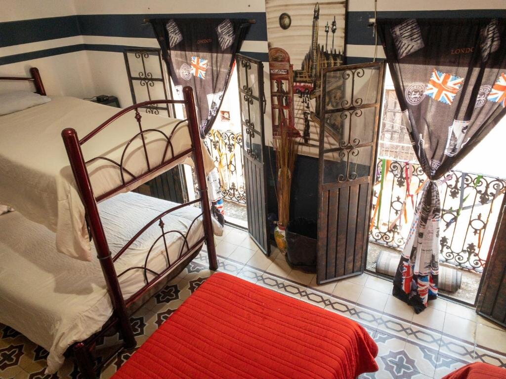 Кровать в общем номере Barranca12