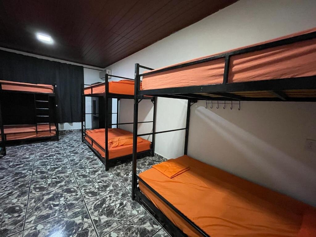Кровать в общем номере (женский номер) El Machico Hostel