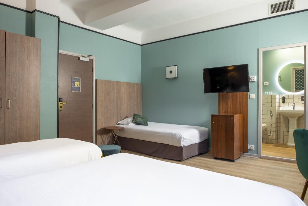 Standard Quadruple room Bristol Hotel
