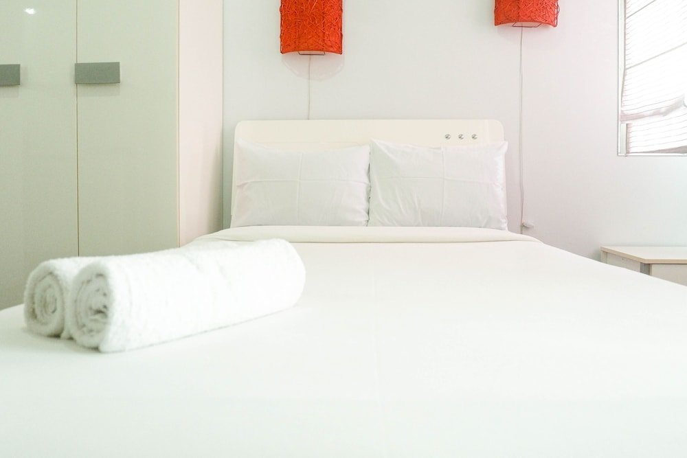 Номер Standard Comfy & Clean Studio Apartment at Puri Mas