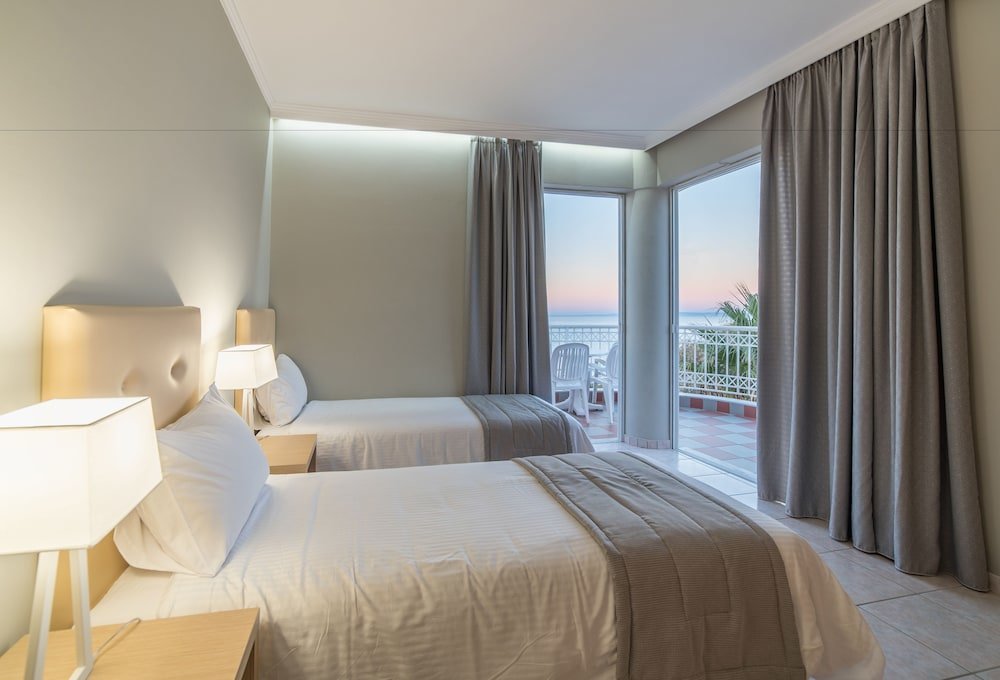 Апартаменты с 2 комнатами с балконом и с видом на море Xenos Kamara Beach