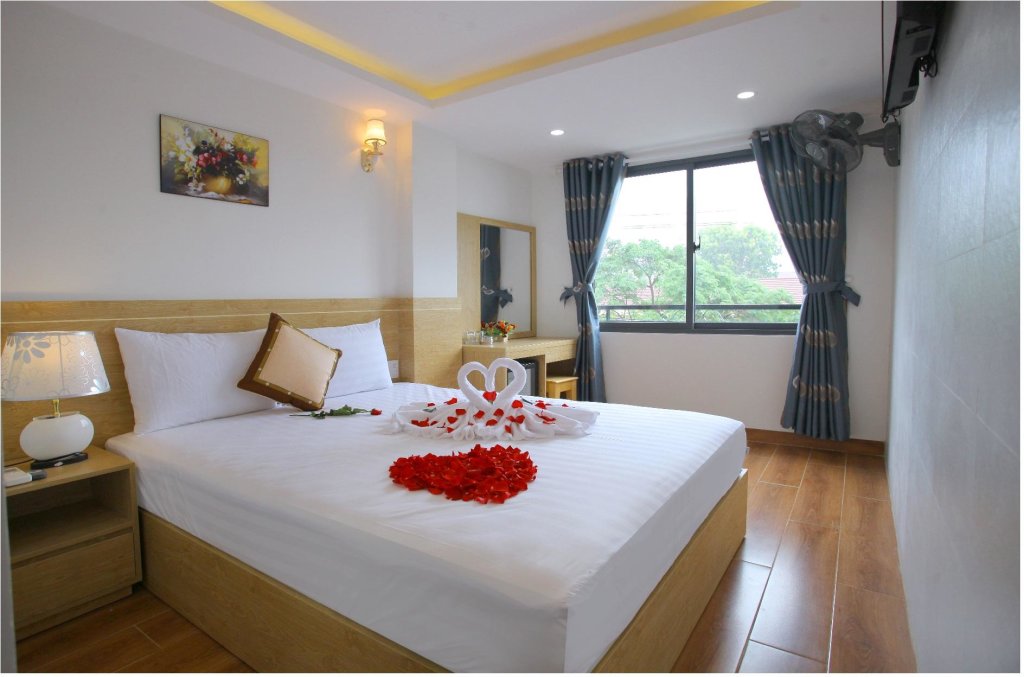 Deluxe Double room with city view HẰNG NGA Hotel