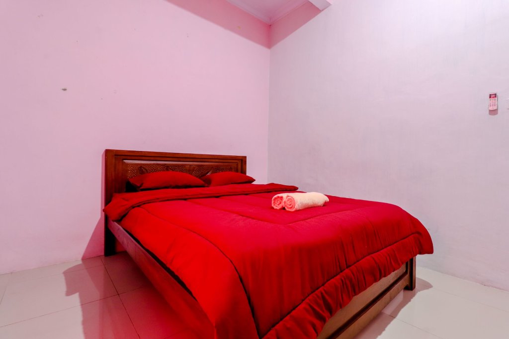 Кровать в общем номере (женский номер) Griya Batik D'santoso