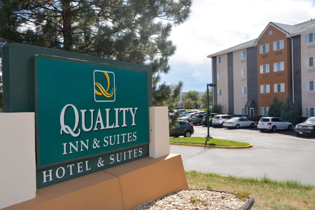Classic room Quality Inn and Suites Denver Airport - Gateway Park