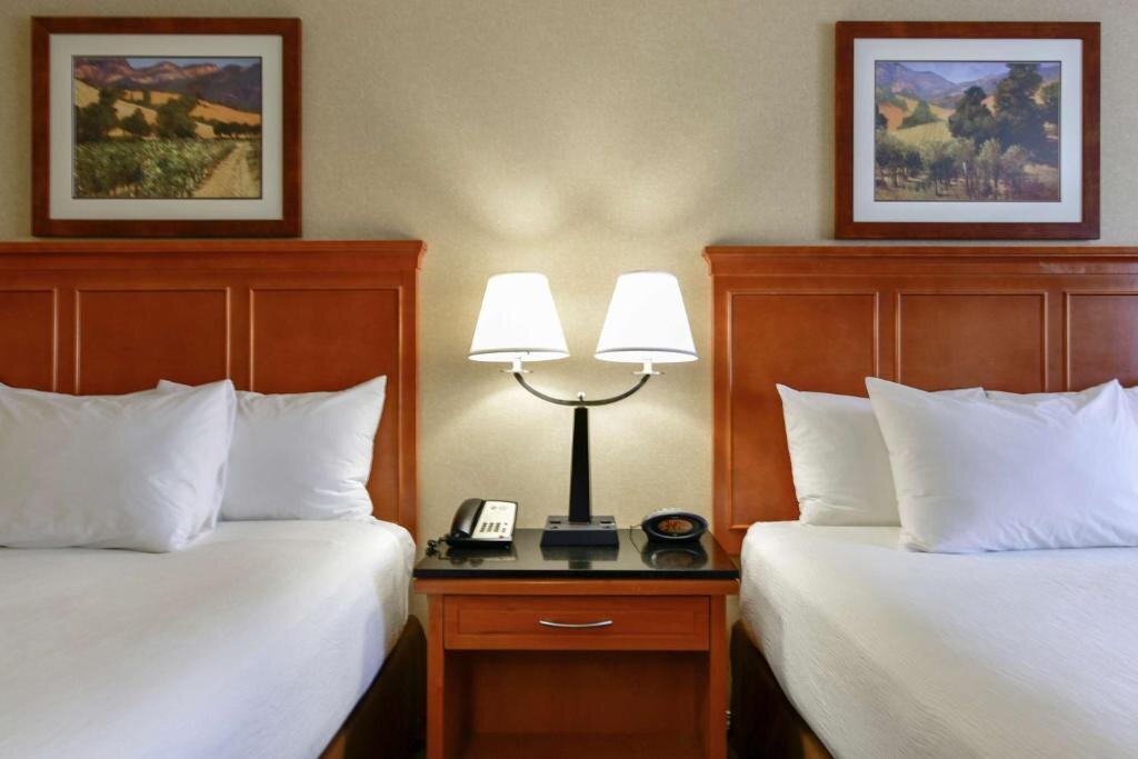 Двухместный номер Standard с балконом Best Western Plus Osoyoos Hotel & Suites