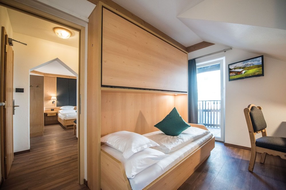 Suite familiar 2 dormitorios con vista a la montaña Vitaurina Royal Hotel