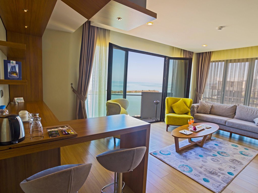 Люкс с видом на море Alesha Suite Hotel