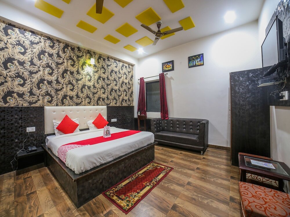 Suite OYO 23295 Hotel The Rajfort