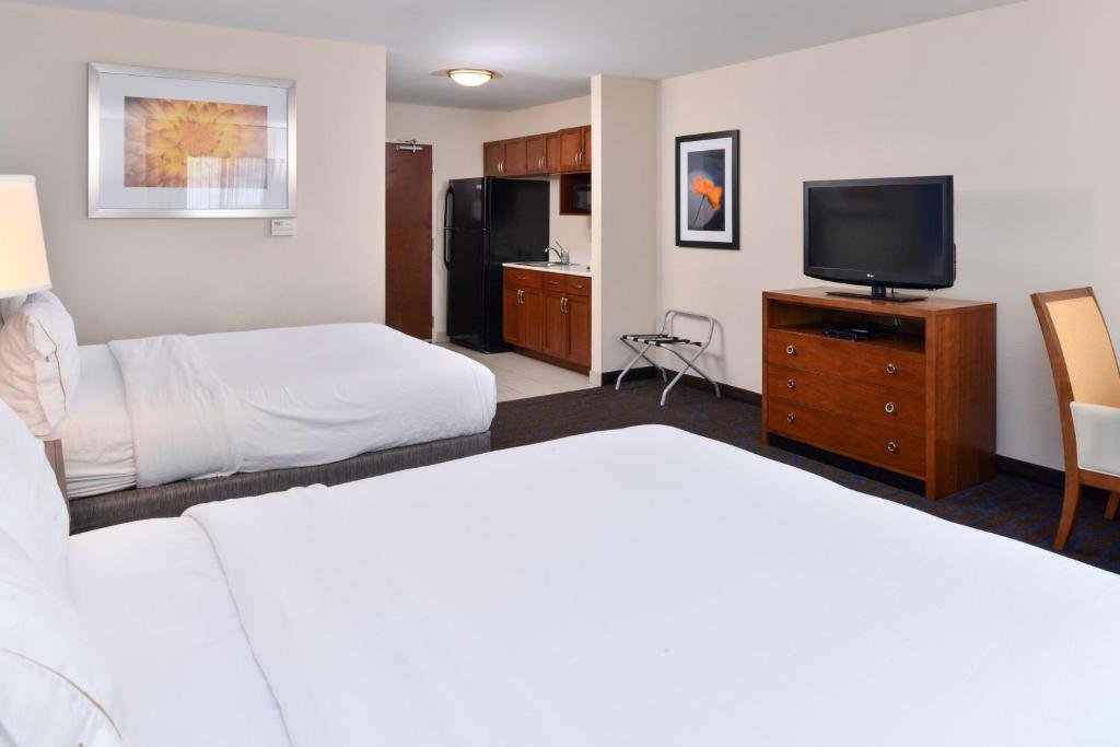 Executive Double room Holiday Inn Express Hotel & Suites Terre Haute, an IHG Hotel