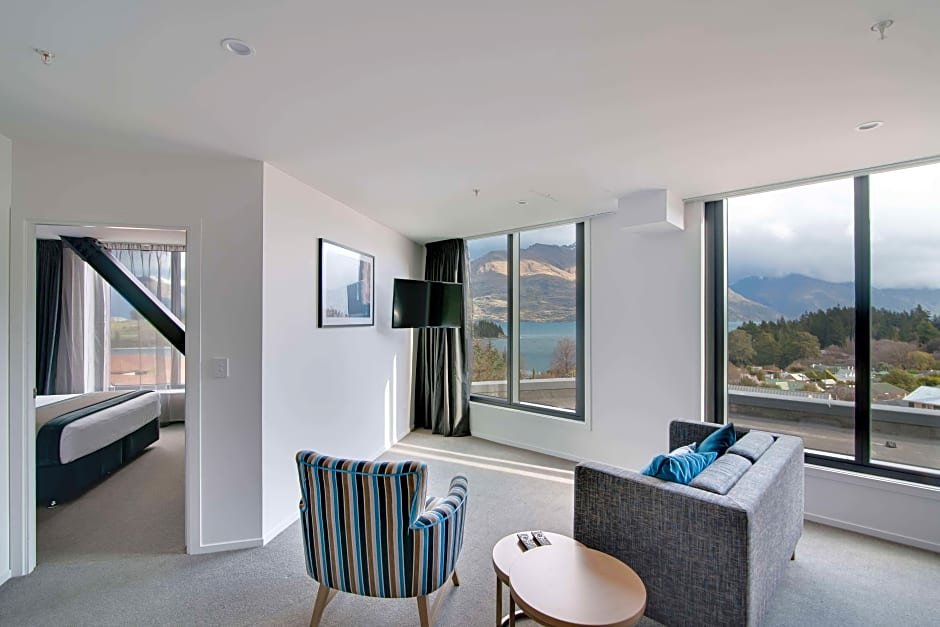 1 Bedroom Double Suite with lake view Ramada Queenstown Central
