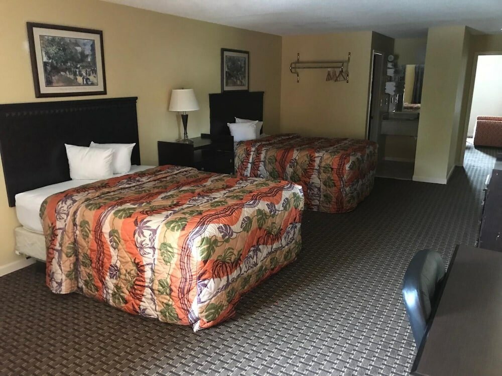 2 Bedrooms Family Suite with city view Royal Inn - Anniston