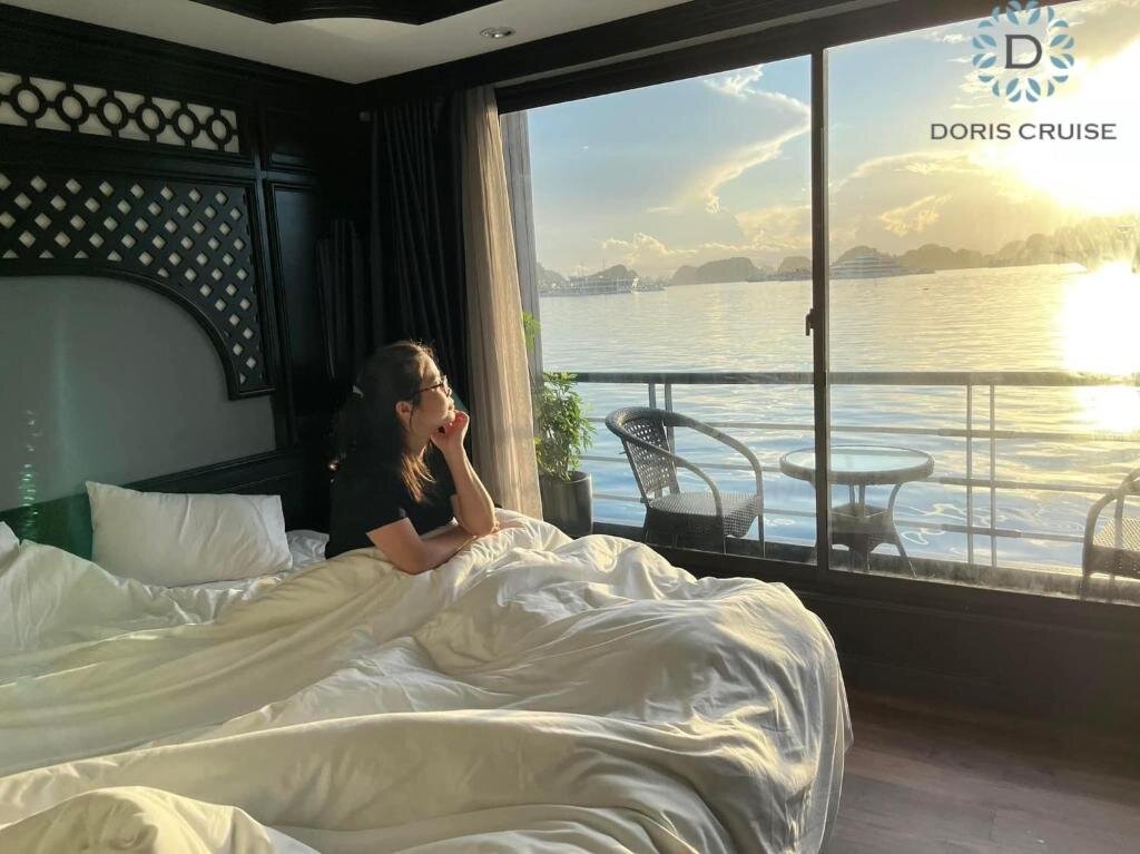 Suite familiar con balcón y con vista al mar Doris Cruise