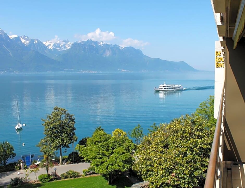 Номер Deluxe с балконом Royal Plaza Montreux