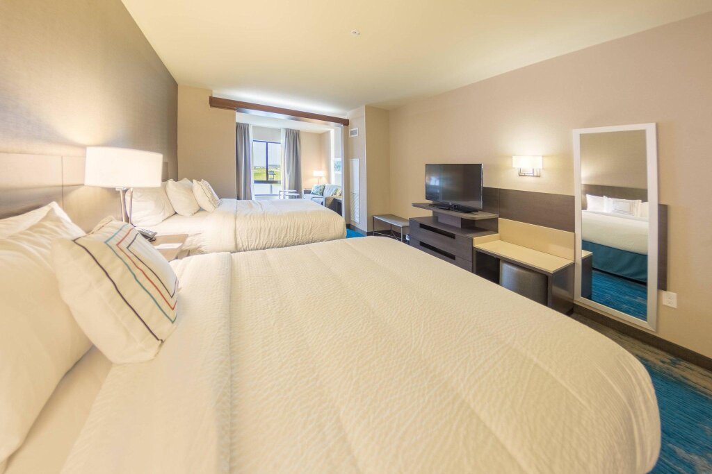 Двухместный люкс Fairfield Inn & Suites by Marriott Des Moines Altoona