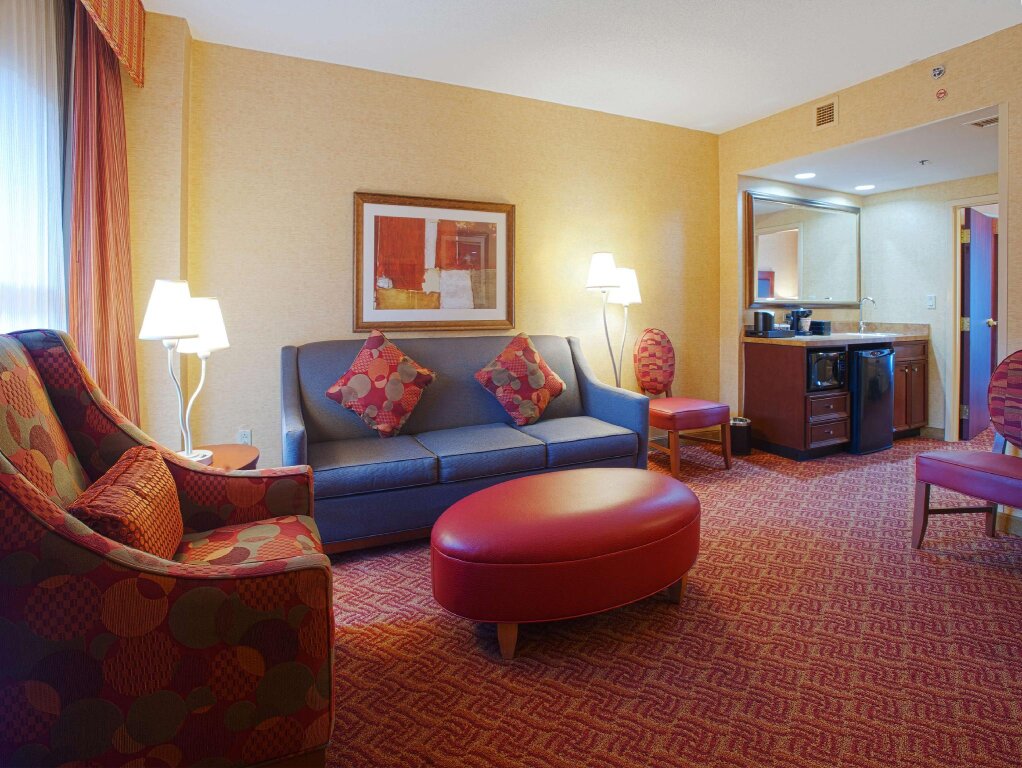 Четырёхместный номер Standard Embassy Suites by Hilton Charlotte Concord Golf Resort & Spa