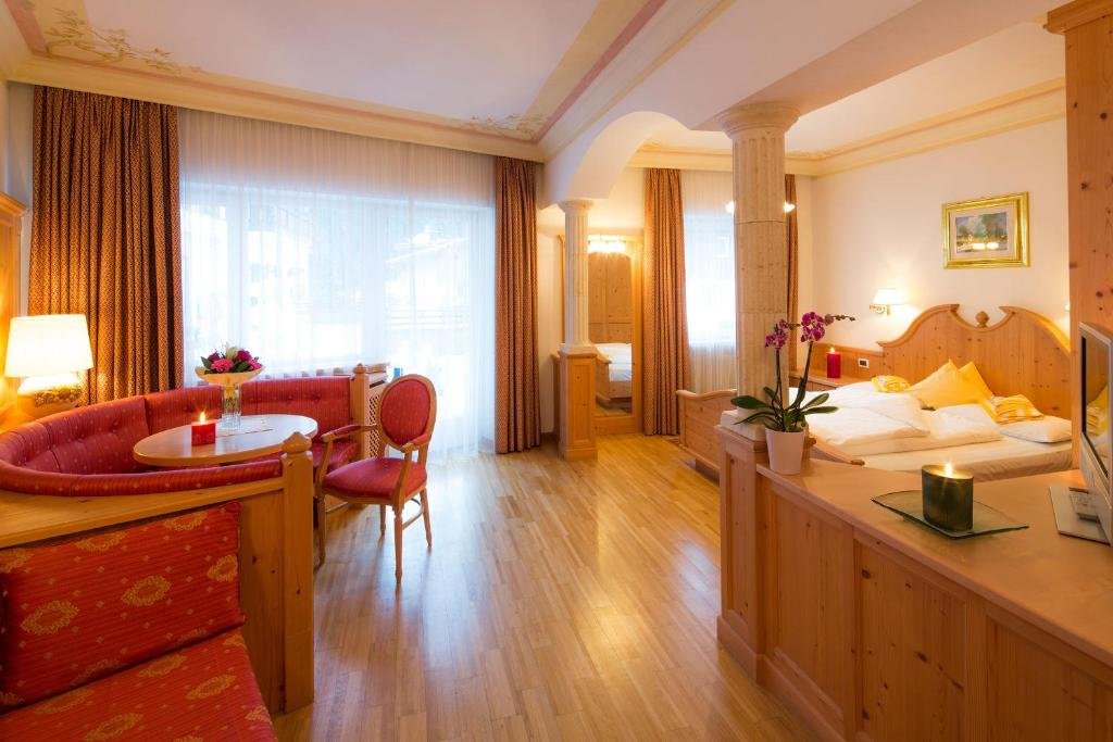Полулюкс Dolomites Wellness Hotel Savoy