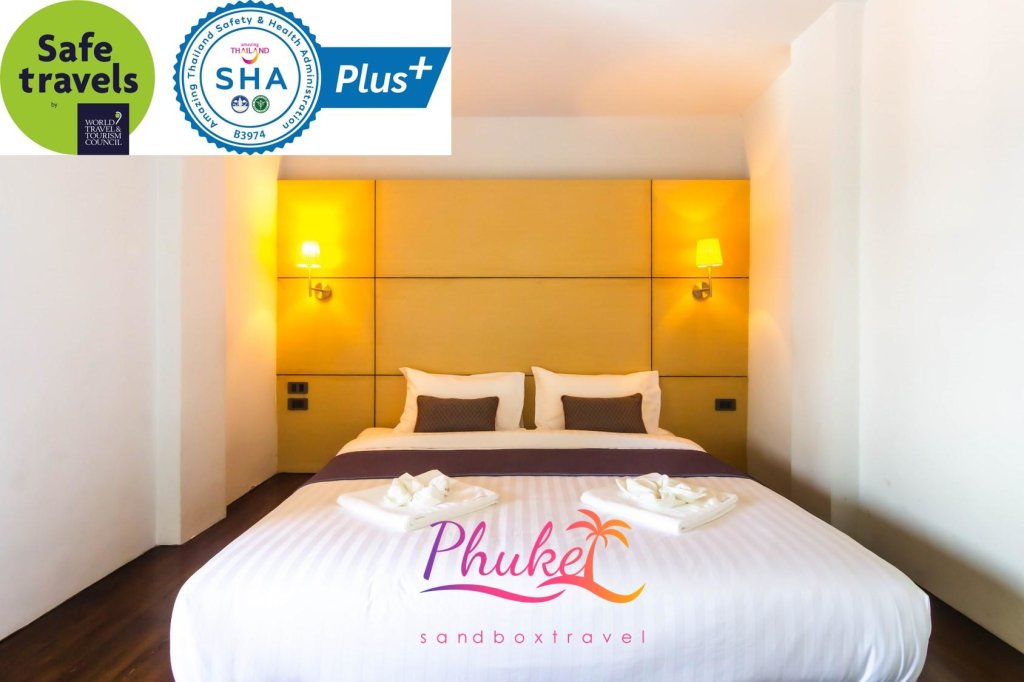 Номер Deluxe Montree Phuket Hotel, SHA Extra Plus