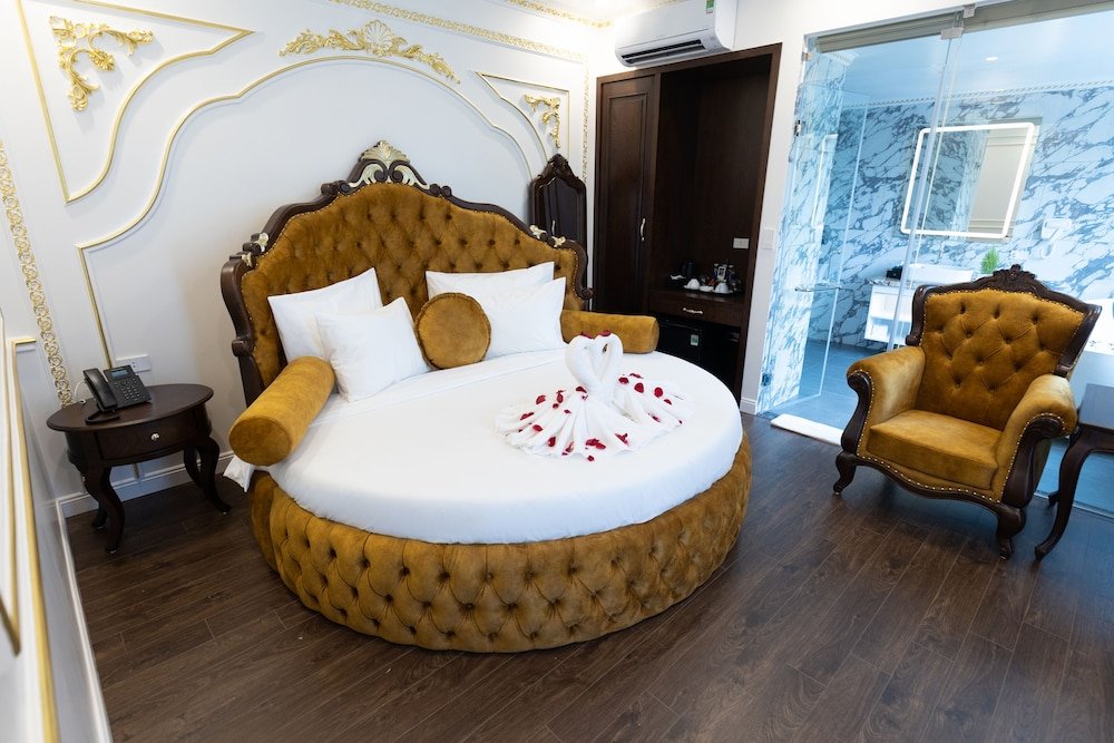 Superior Suite mit Balkon Royal Duong Noi Hotel