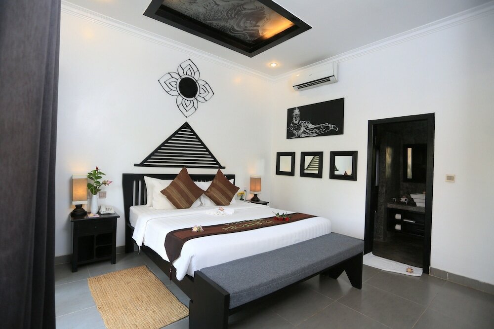 Deluxe Double room with balcony and with pool view Khmer Mansion Boutique Hotel