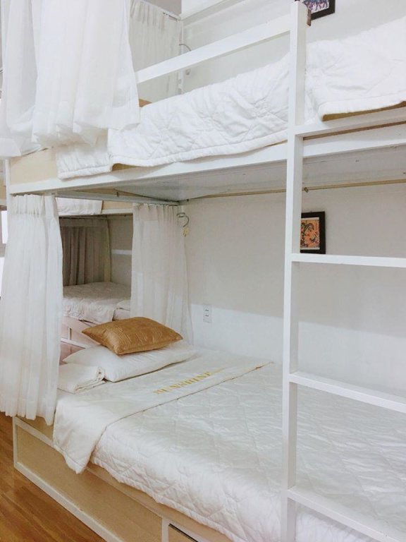 Кровать в общем номере Sunshine Hostel Hue