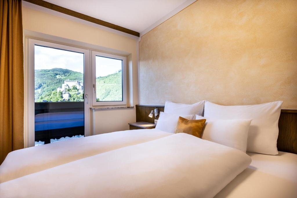 Standard Doppel Zimmer mit Balkon Berghotel Garni Burgblick-Zaismann Adults Only