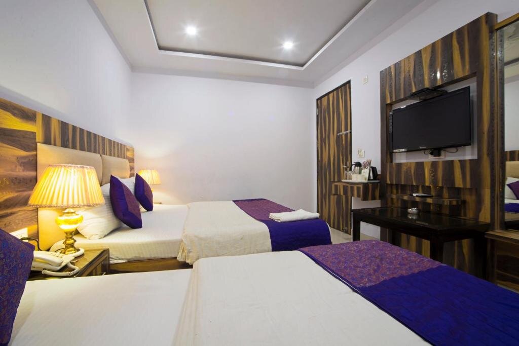 Люкс Deluxe Hotel Shri Vinayak at New Delhi Railway Station-By RCG Hotels