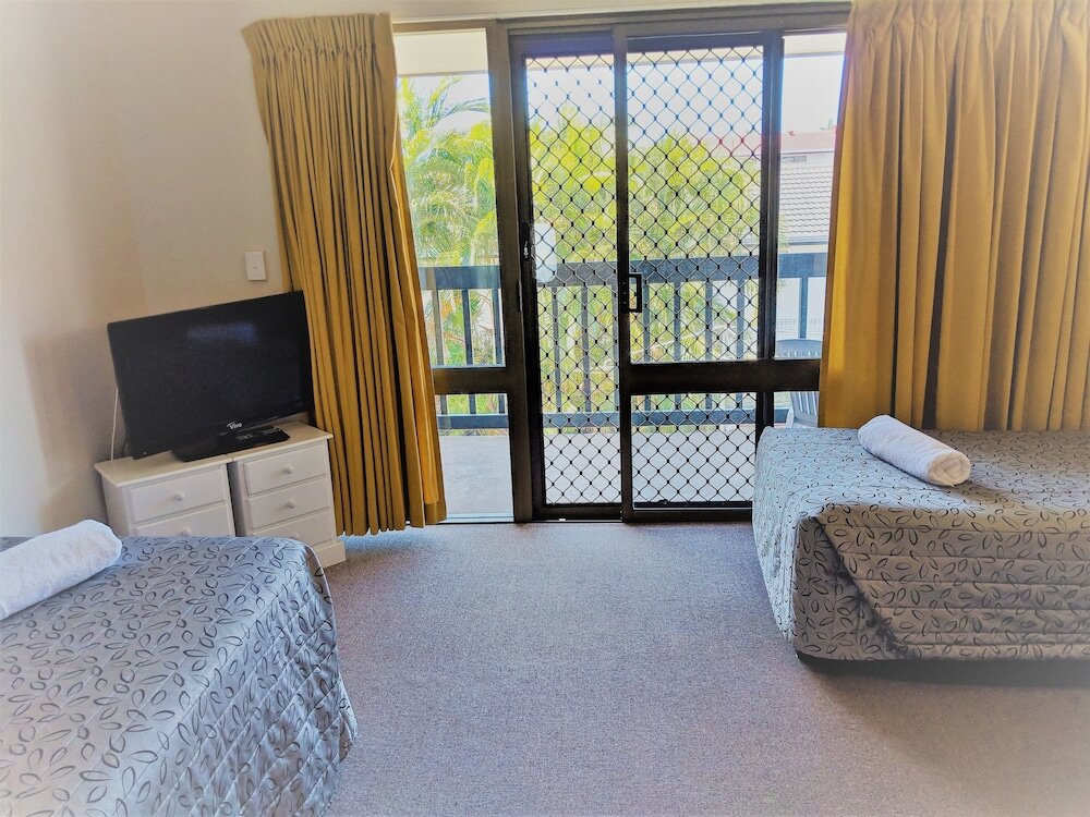 2 Bedrooms Standard Family room with balcony Miners Lodge Motor Inn