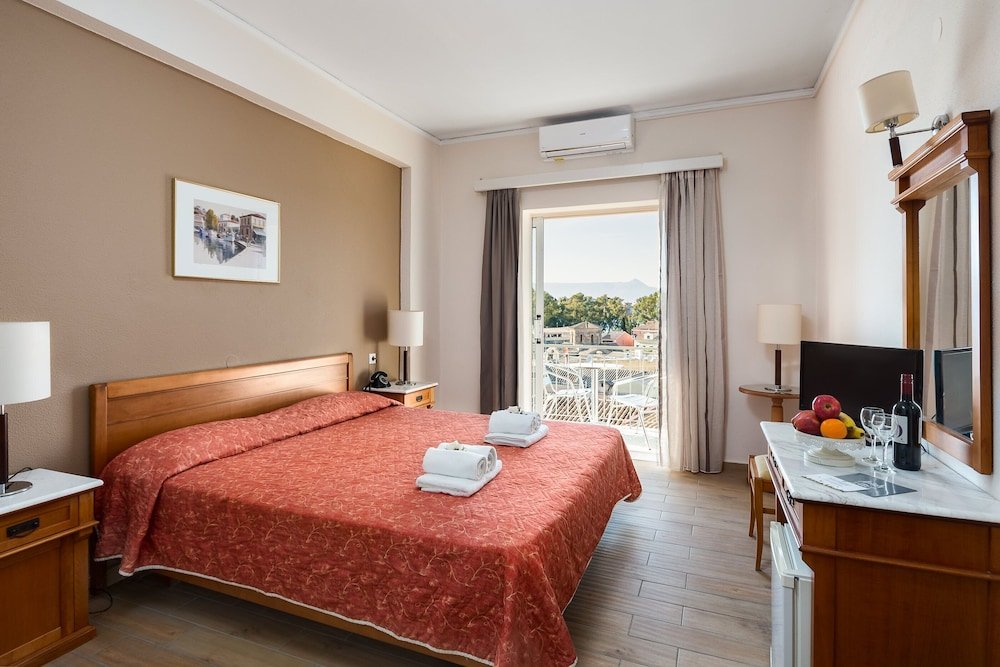 Standard Double room with balcony Arion Hotel