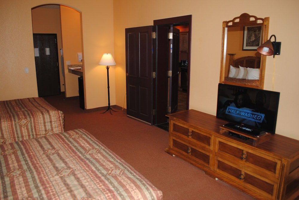 3 Bedrooms Standard room with river view Wisconsin Dells Area Condominiums