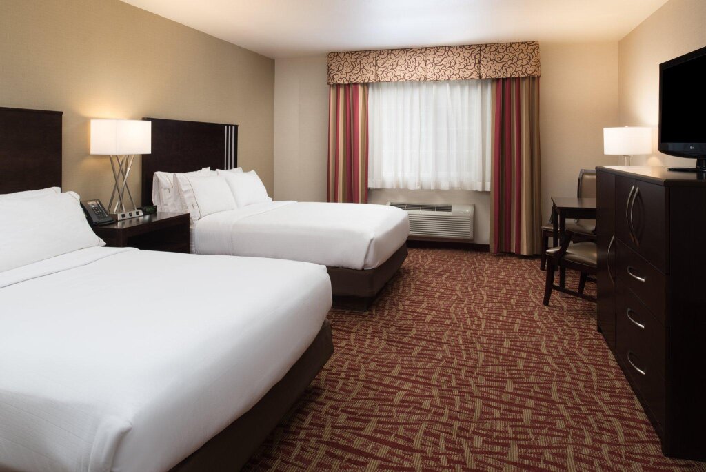 Четырёхместный номер Standard Holiday Inn Express Spokane-Valley, an IHG Hotel