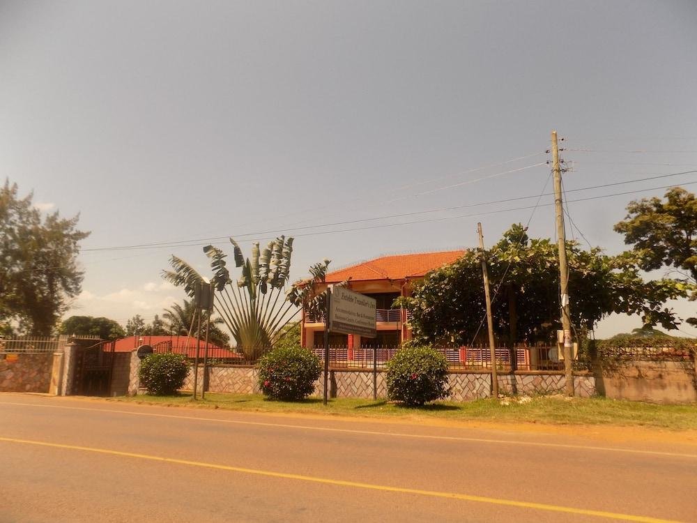 Camera Standard Entebbe Travelle'rs Inn