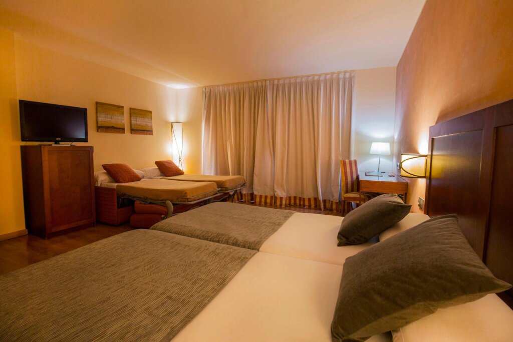 Четырёхместный номер Standard Hotel Màgic Andorra